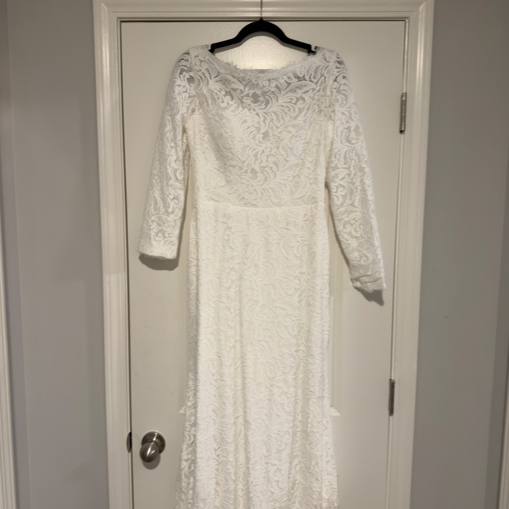 NWT Gorgeous Soft White Lace Long Sleeve Open Back Wedding Dress with Train - Picture 6 of 15
